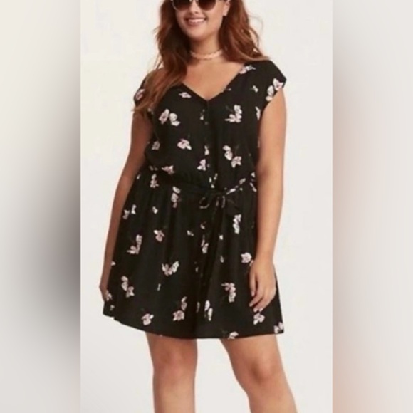 TORRID Floral V neck Above Knee Dress Size 1 EUC - Picture 2 of 8